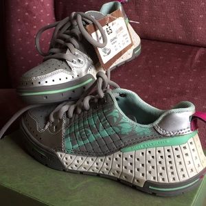 NEW! Teva watershoes 6.5 (6) “Gnarkosi”